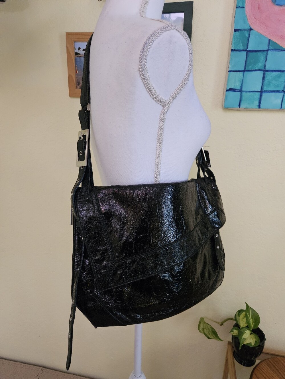 Kooba Black distressed Patent leather crossbody Messenger bag - Picture 2 of 11